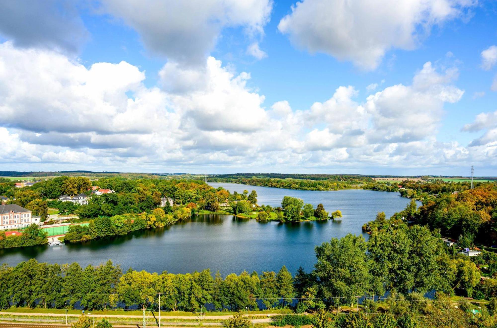 Ferienwohnungen Am Mueritzer Hafen Waren  Extérieur photo